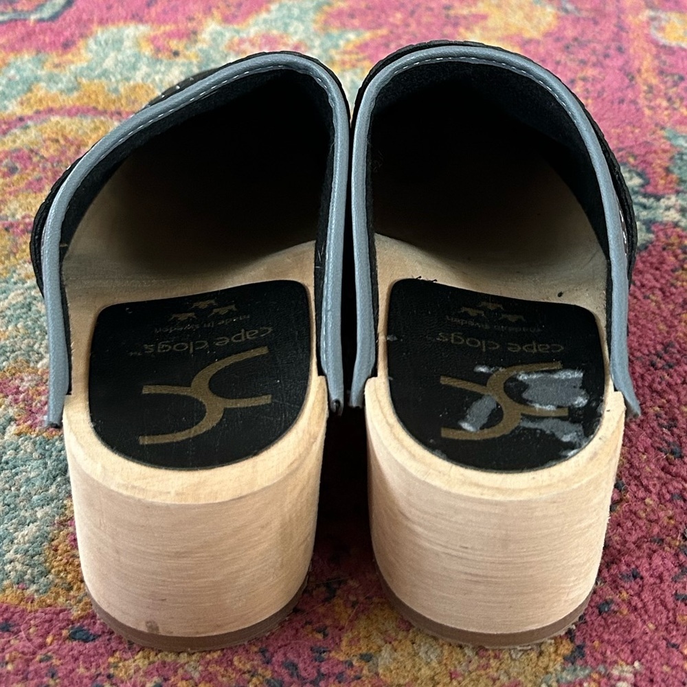 Cape Clogs | Women’s Dark Silver Metallic Textured Sip On Wooden Heel Clogs Sz 7 - Picture 9 of 13